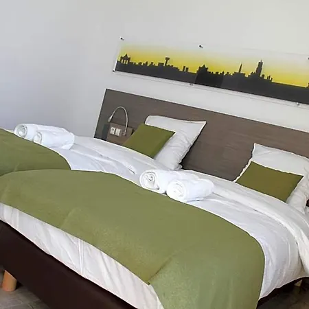Mondo Hotel