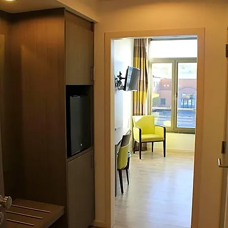 Szálloda Mondo Hotel Tubize