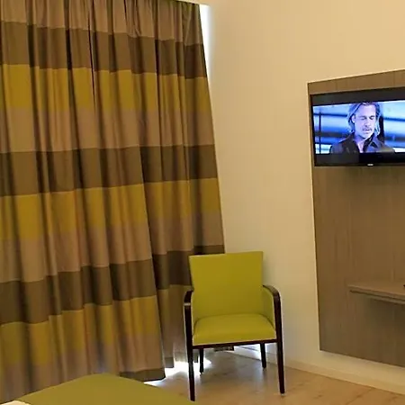 Mondo Hotel *